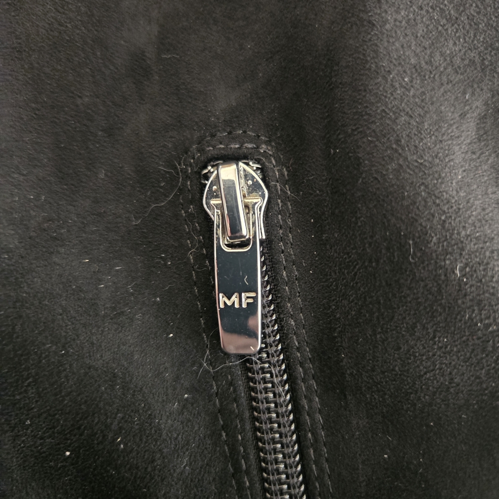Elegant Black Over-the-Knee Boots - Picture 3 of 5